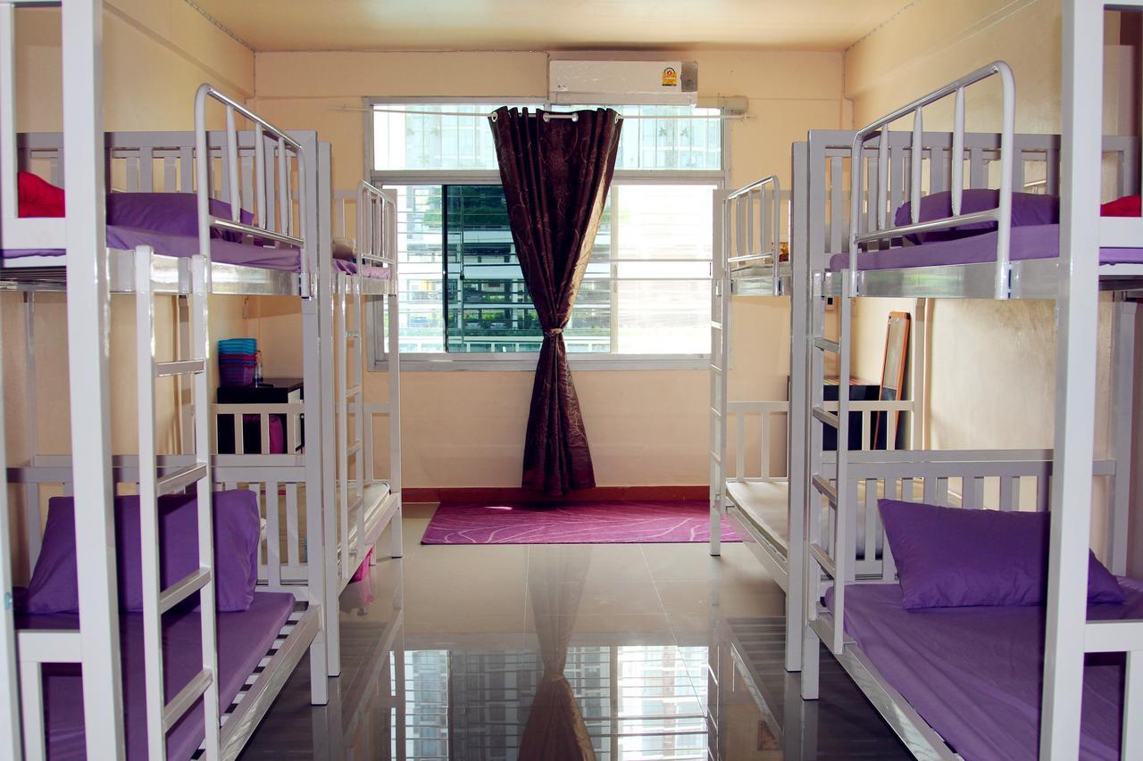 Small Elephant Hostel Bangkok Eksteriør billede