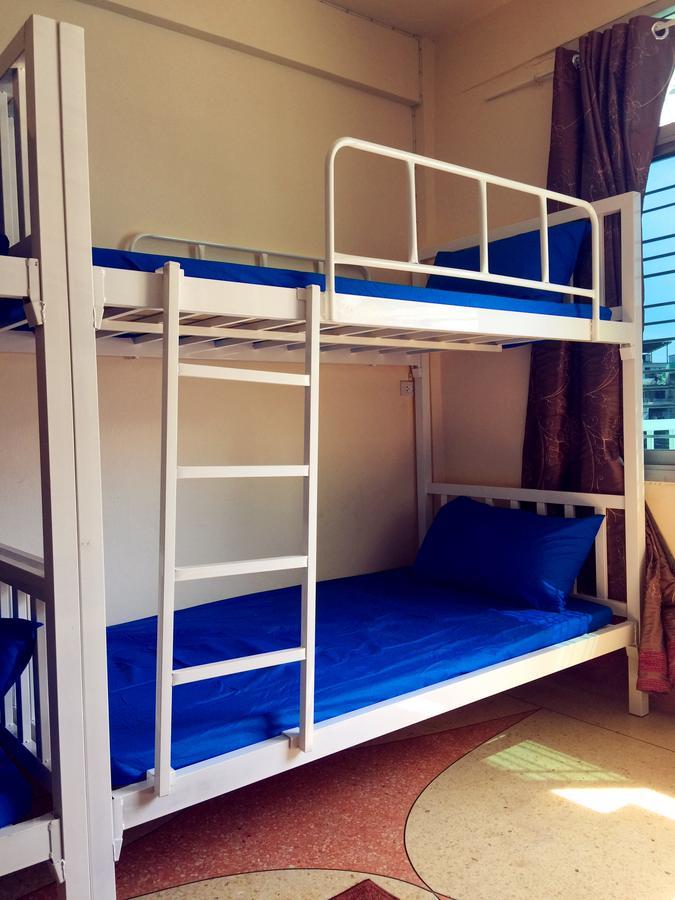 Small Elephant Hostel Bangkok Eksteriør billede